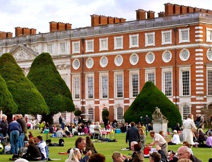 Buchen Sie ein Hotel in der Nähe von Hampton Court Palace Festival