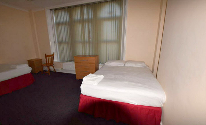 Ein Vierbettzimmer an York Hotel London