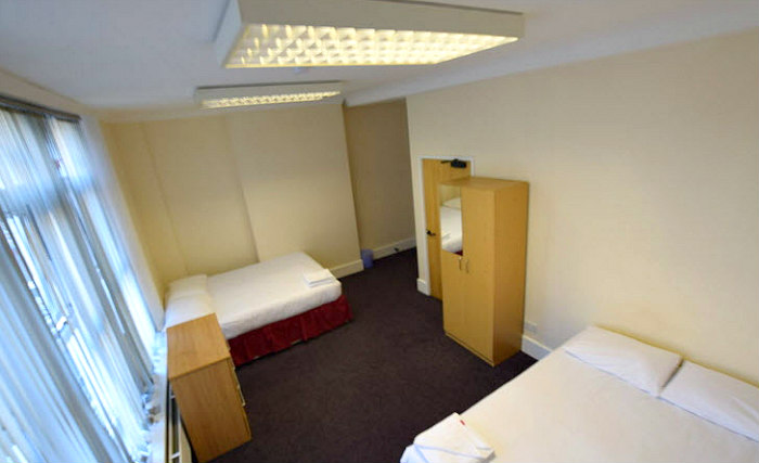 Ein Vierbettzimmer an York Hotel London