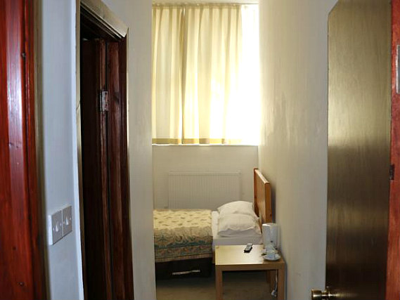 Ein Doppelzimmer im Shelton Hostel