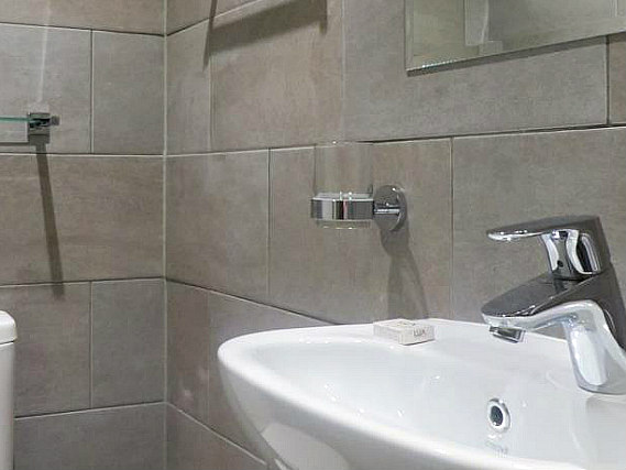 Ein Badezimmer im Central Hotel London