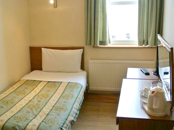 Ein Einzelzimmer im Carlton Hotel London