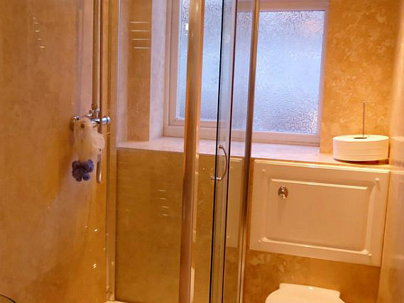 Ein Badezimmer im Hour Glass Hotel