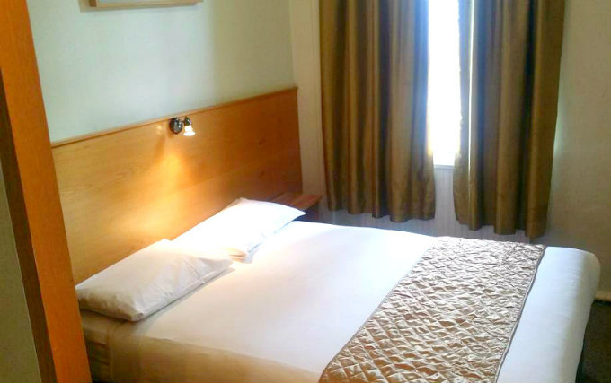A comfortable double room at Arriva Hotel