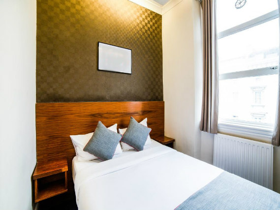 A comfortable double room at Park Hotel London