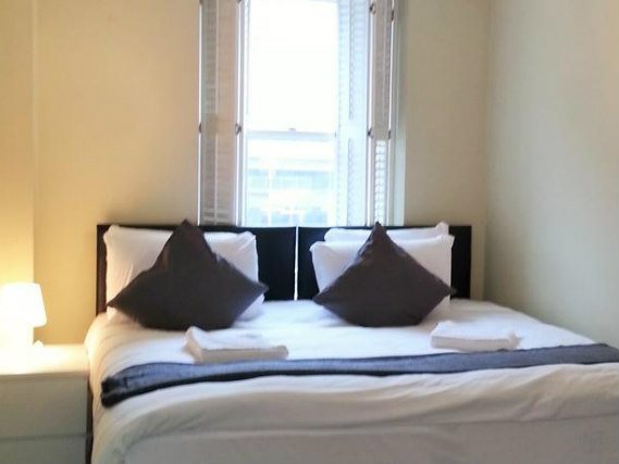 A double rEin Doppelzimmer im Belgravia Rooms Londonoom is perfect for a couple
