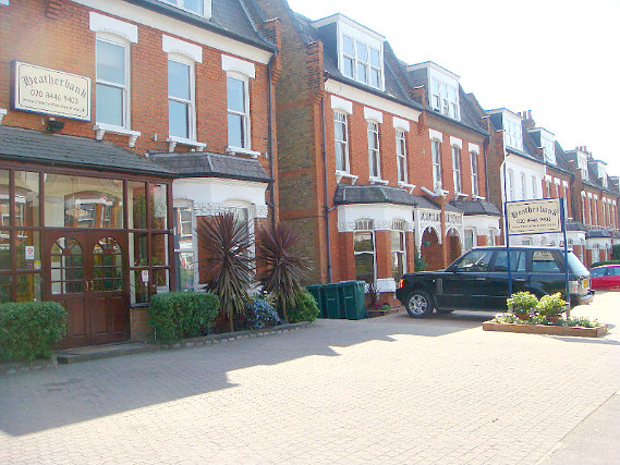 Heatherbank Guesthouse is situated in a prime location in Finchley close to Alexandra Palace