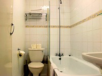 A typical bathroom at the Palace Court Holiday Apartments