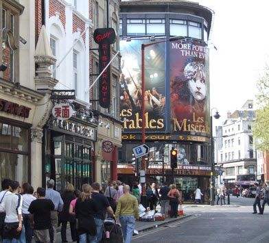 Buchen Sie ein Hotel in der Nähe von Shaftesbury Avenue