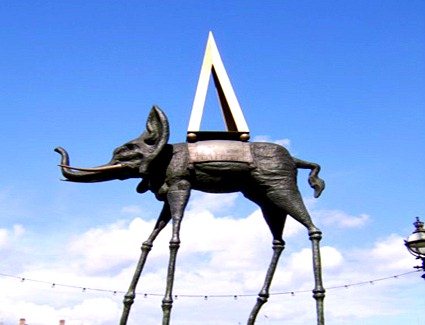 Buchen Sie ein Hotel in der Nähe von Dali Universe