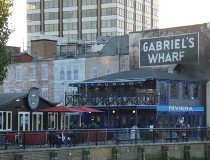 Buchen Sie ein Hotel in der Nähe von Gabriels Wharf