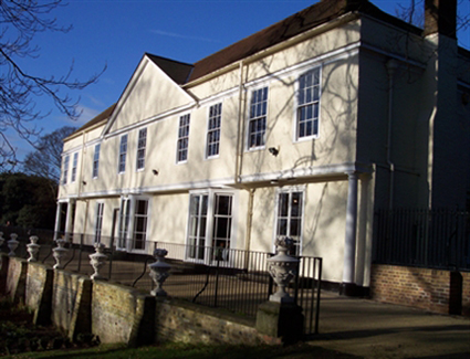 Buchen Sie ein Hotel in der Nähe von Lauderdale House