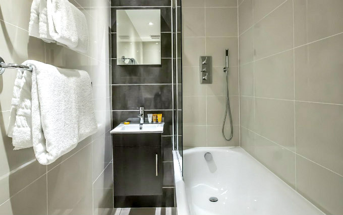 A typical bathroom at Kensington Close Hotel
