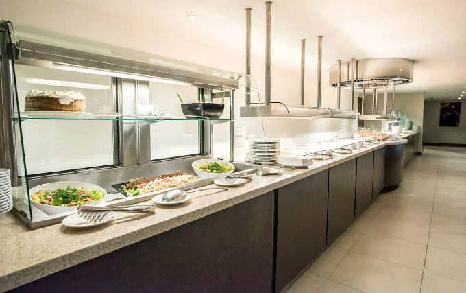 Breakfast at Kensington Close Hotel