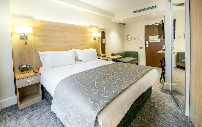 A comfortable double room at Kensington Close Hotel