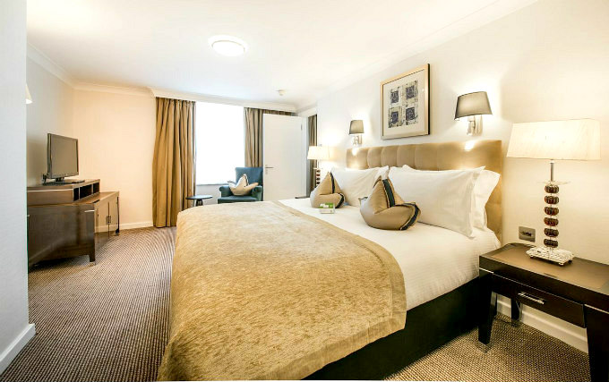 A comfortable double room at Kensington Close Hotel