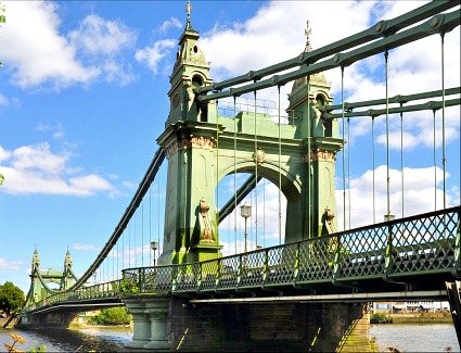 Buchen Sie ein Hotel in der Nähe von Hammersmith Bridge