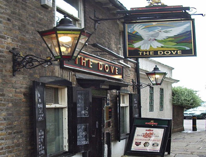 Buchen Sie ein Hotel in der Nähe von The Dove