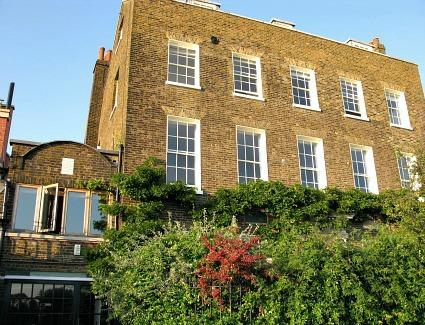 Buchen Sie ein Hotel in der Nähe von Kelmscott House