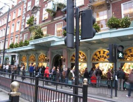 Buchen Sie ein Hotel in der Nähe von Fortnum And Mason