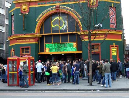 Buchen Sie ein Hotel in der Nähe von Shepherds Bush Walkabout