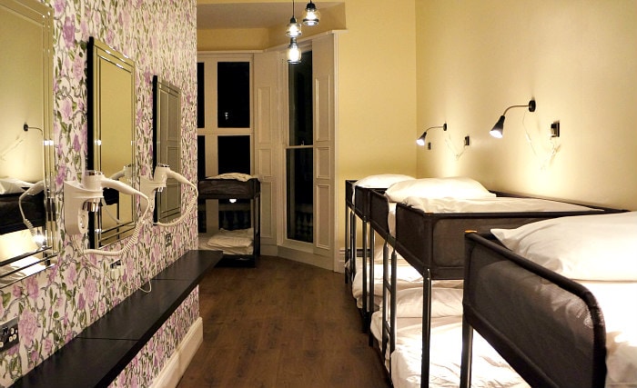 A newly refurbished female-only dorm room with en-suite bathroom at Barkston Rooms