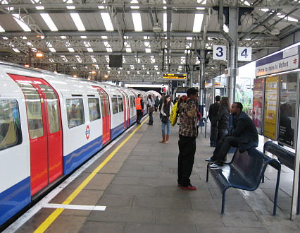 Tel.: 0049 308 878 9704, Leitungen ge�ffnet 10 - 18 Uhr. Die niedrigsten Preise, keine Buchungsgeb�hr!