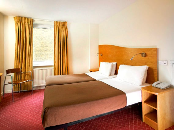 Ein Doppelzimmer im Ambassadors Hotel London Kensington