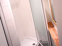 Shower facilities at Arsenal Tavern Backpackers Hostel