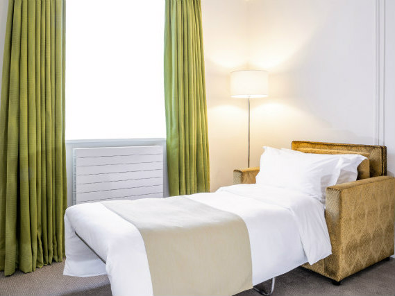 A comfortable single room at Astor Court Hotel