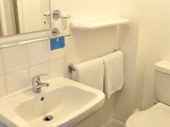 Ein Badezimmer im Fountain House Hotel