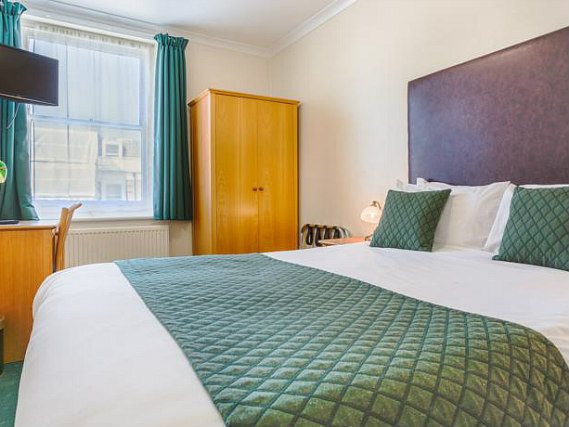 Ein Doppelzimmer im London Town Hotel