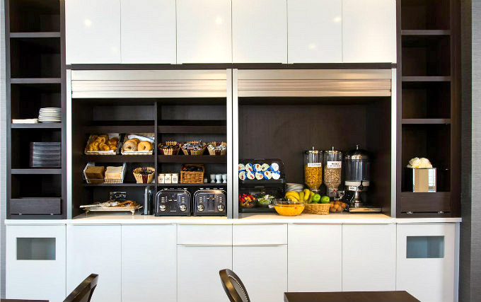 Enjoy a delicious Breakfast at Comfort Inn Buckingham Palace Road