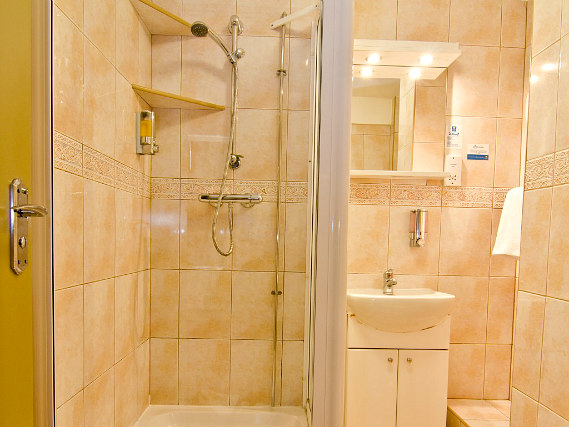 Ein Badezimmer im Comfort Inn Edgware Road