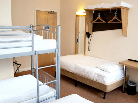 Dorm room at Comfort Inn London