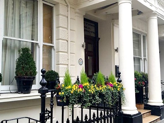 Notting Hill Gate Hotel is situated in a prime location in Notting Hill Gate close to Kensington Gardens