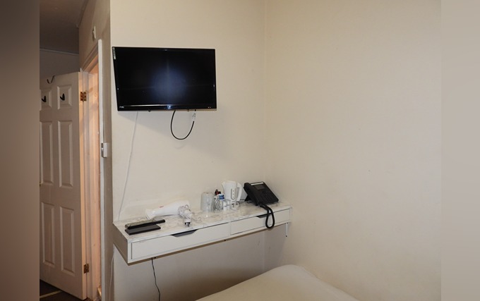 All rooms have color television