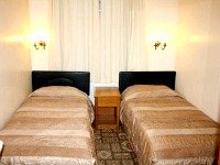 A typical twin room at Caswell Hotel