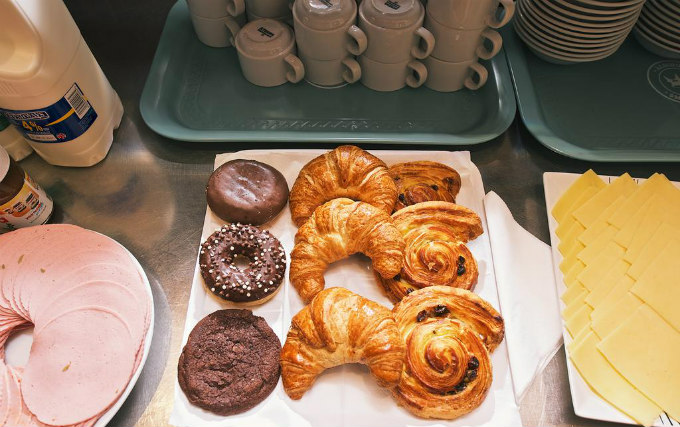 Enjoy a delicious Breakfast at Linden House Hotel