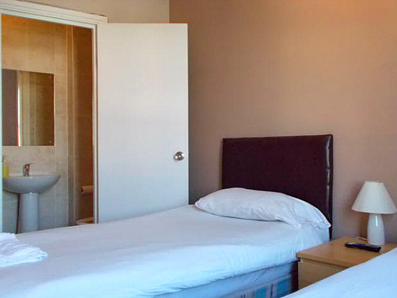 Habitación doble con camas separadas en City Stay Hotel London