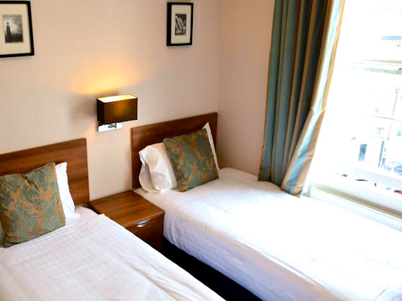 Habitación doble con camas separadas en Hanover Hotel London