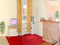 You can relax in the common room watching Sky TV