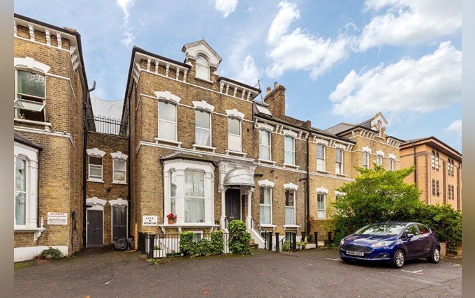 An exterior view of Amhurst Hotel