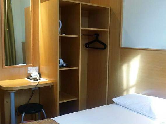Single rooms at Arriva Hotel provide privacy