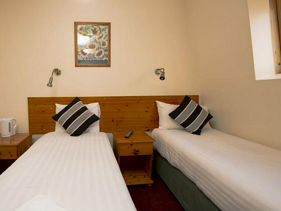 Habitación doble con camas separadas en Royal London Hotel