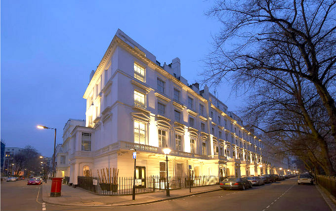 The entrance area at the Caesar Hotel London