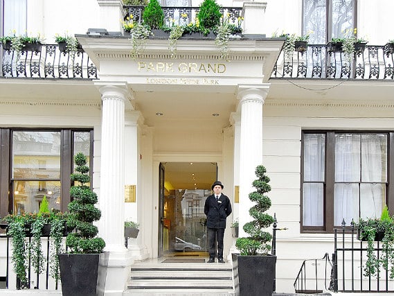 Shaftesbury Premier London Hyde Park Hotel is situated in a prime location in Paddington close to Bayswater Road Artists