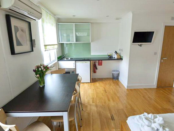 Another room at 146 Suites Gloucester Place