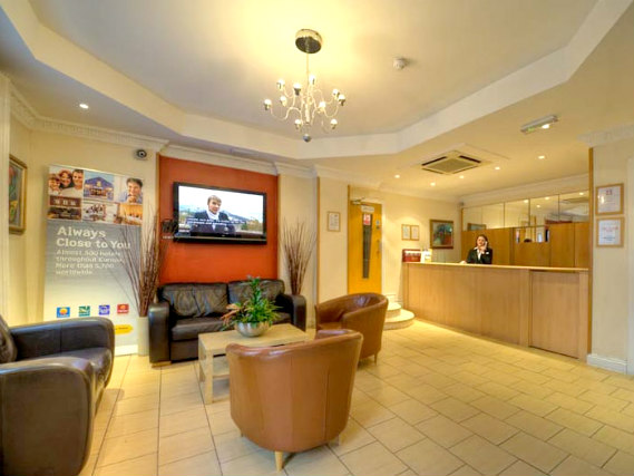 Relax in the lounge at Comfort Inn Kings Cross