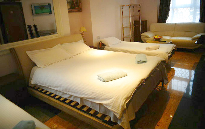 Quad room at Ealing Guest House